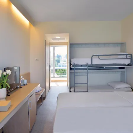 إيروتيل أكايا بيتش