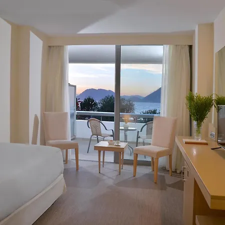 Hotell Airotel Achaia 4*
