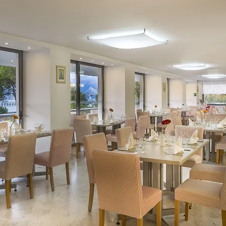 إيروتيل أكايا بيتش فندق باترا