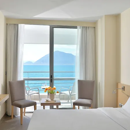 إيروتيل أكايا بيتش فندق