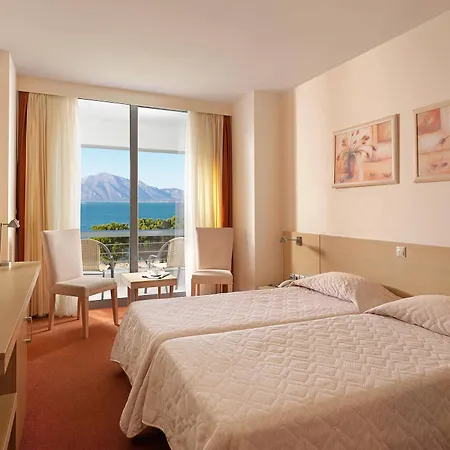 Airotel Achaia Hotell 4*