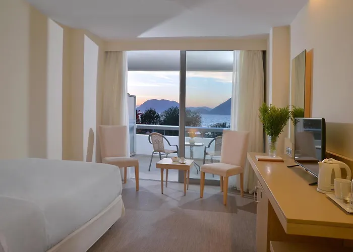 Hotell Airotel Achaia 4*